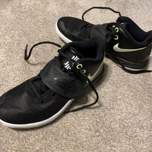 Nike kyrie Irving flytrap 2.